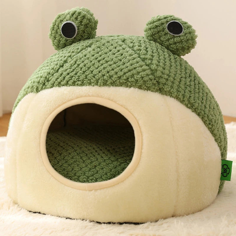 Snoutik Winter Plush Pet Villa