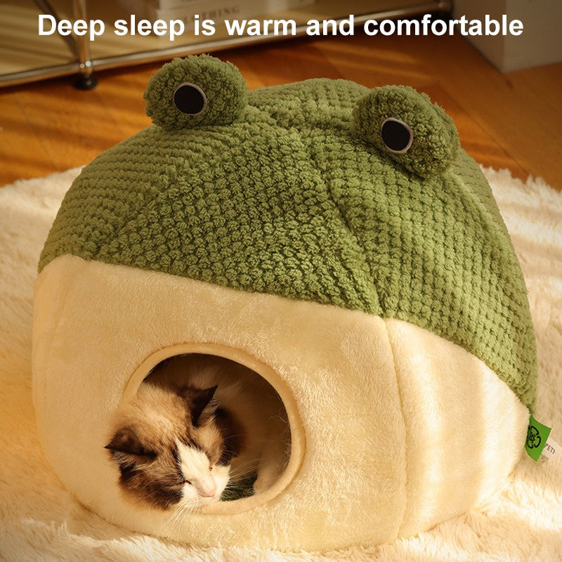 Snoutik Winter Plush Pet Villa