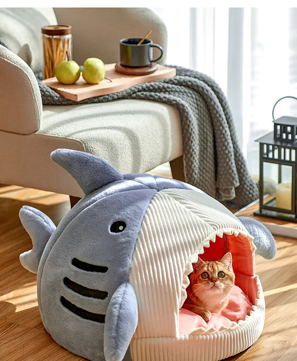 Snoutik Winter Warm Cat Bed (Shark shaped)