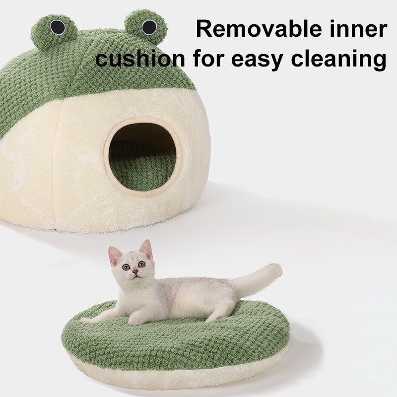 Snoutik Winter Plush Pet Villa