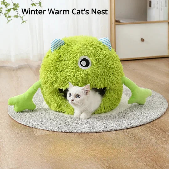 Snoutik Winter Plush Pet Villa
