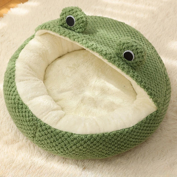 Snoutik Winter Plush Pet Villa