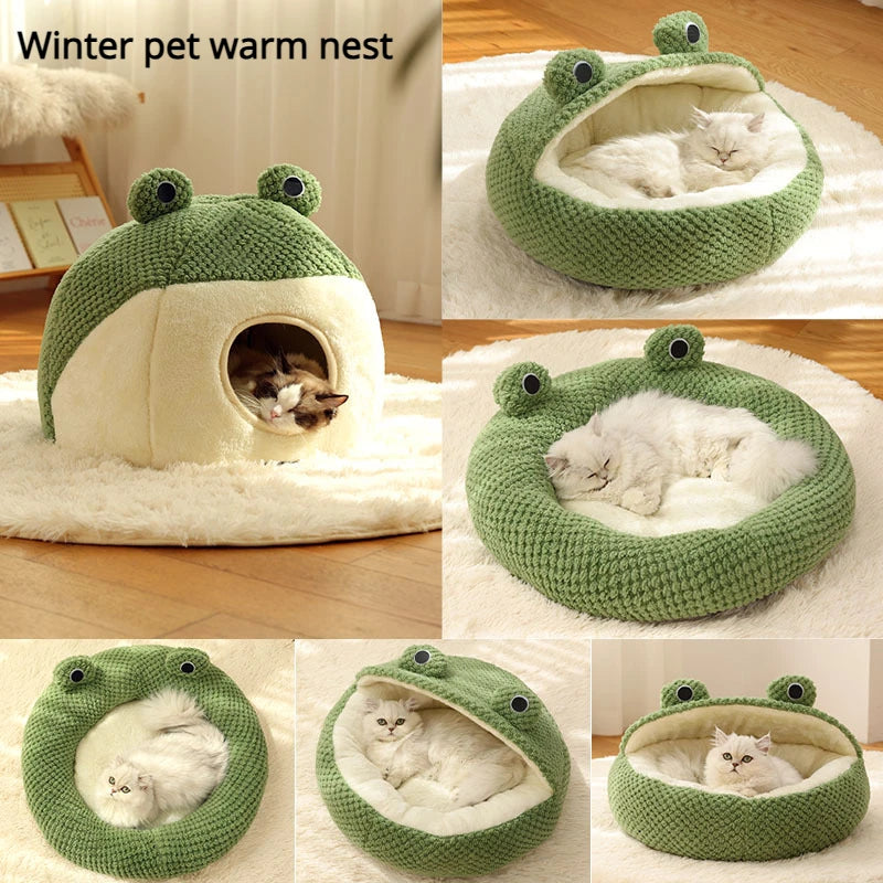 Snoutik Winter Plush Pet Villa