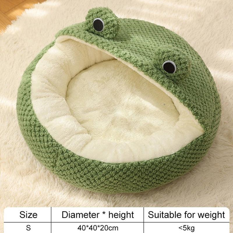 Snoutik Winter Plush Pet Villa