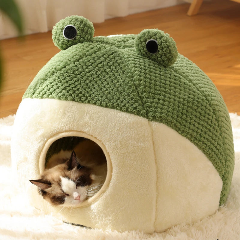 Snoutik Winter Plush Pet Villa