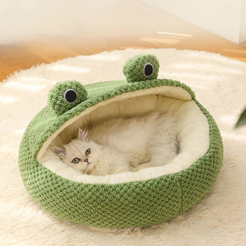 Snoutik Winter Plush Pet Villa